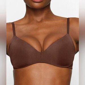 NWT SKIMS Wireless Form Push-Up Plunge Bra Cocoa Brown Women’s Size 38DDD
